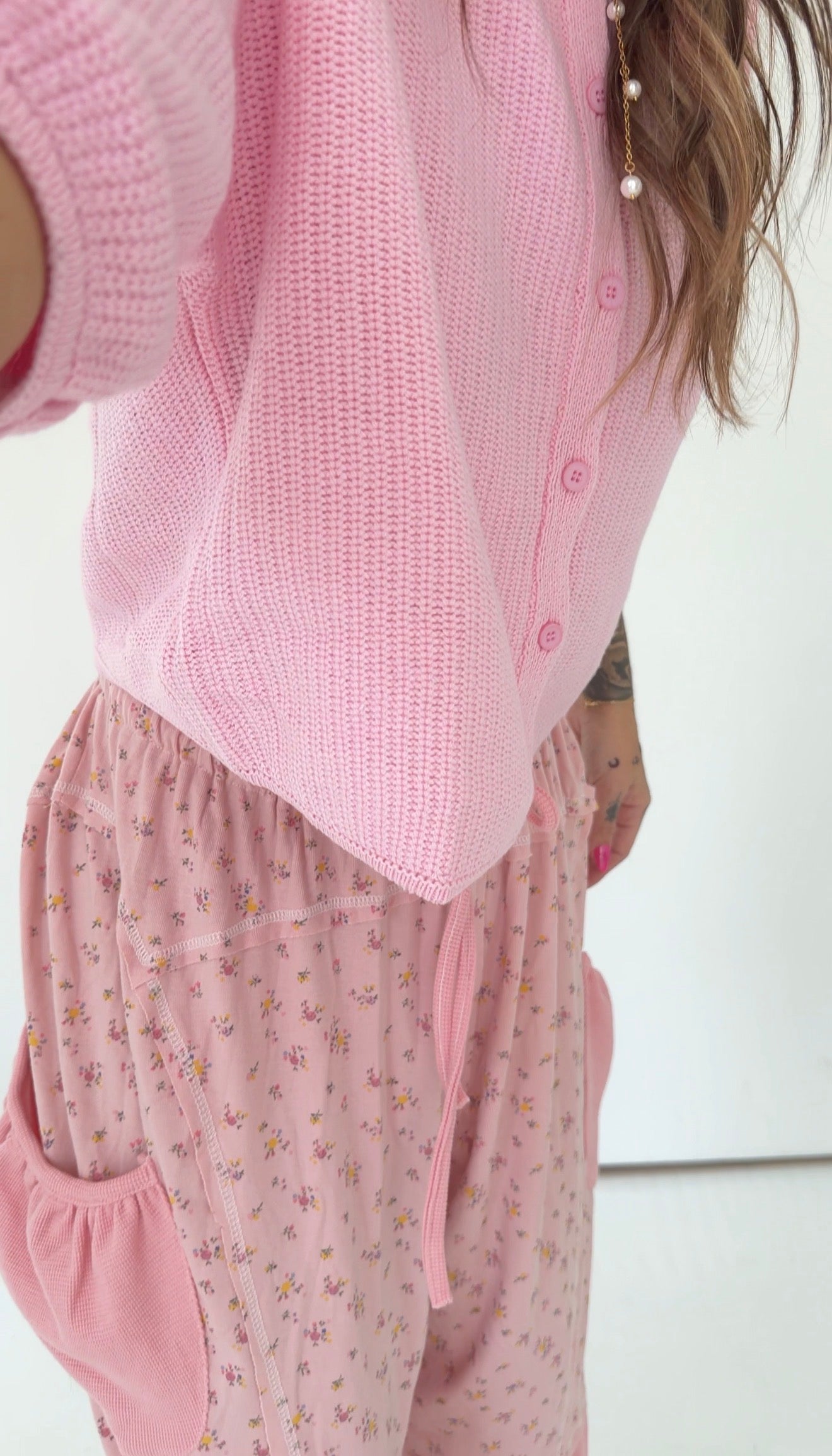 SHORT SLEEVE ROUND NECK TEXTURED BOXY FIT CROP CARDIGAN